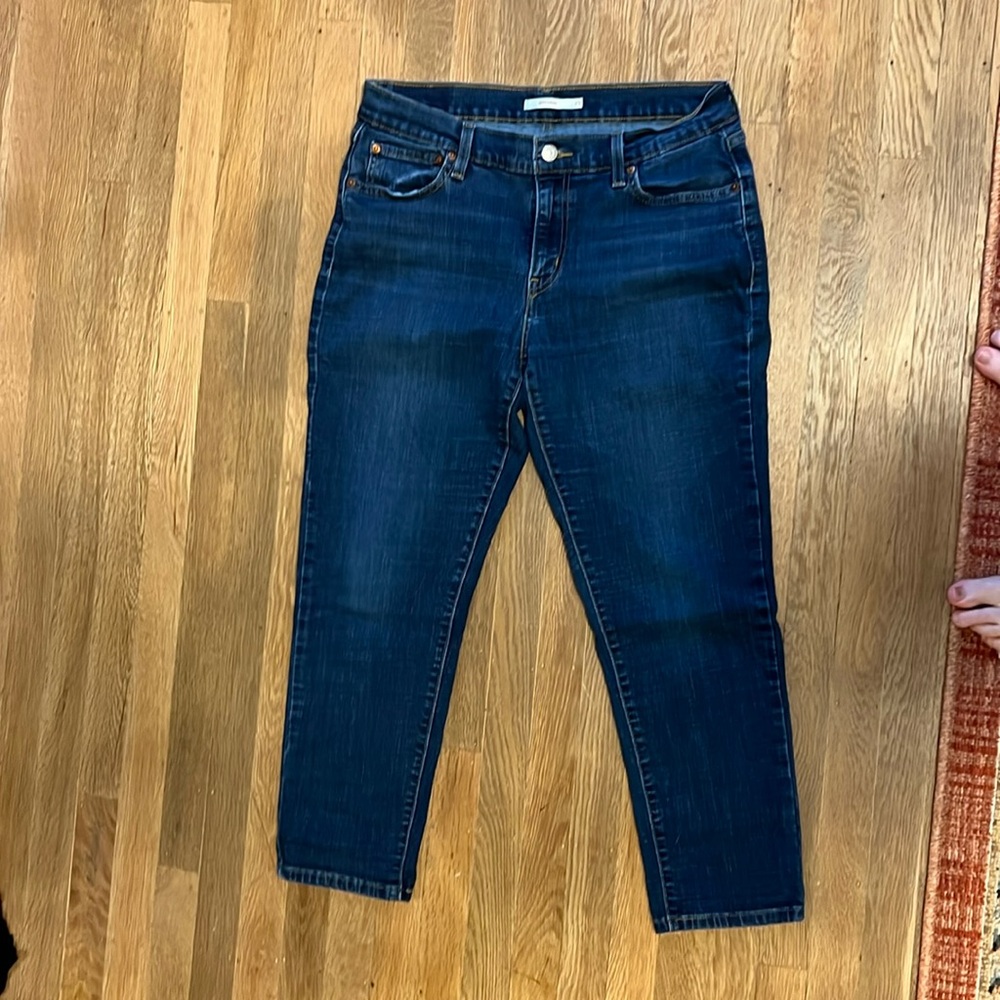 Levi’s Jeans, ankle length. Medium dark wash waist 28, inseam 27.